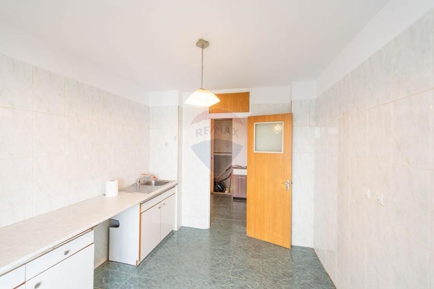 Apartament cu 3 camere decomandat în Crângași