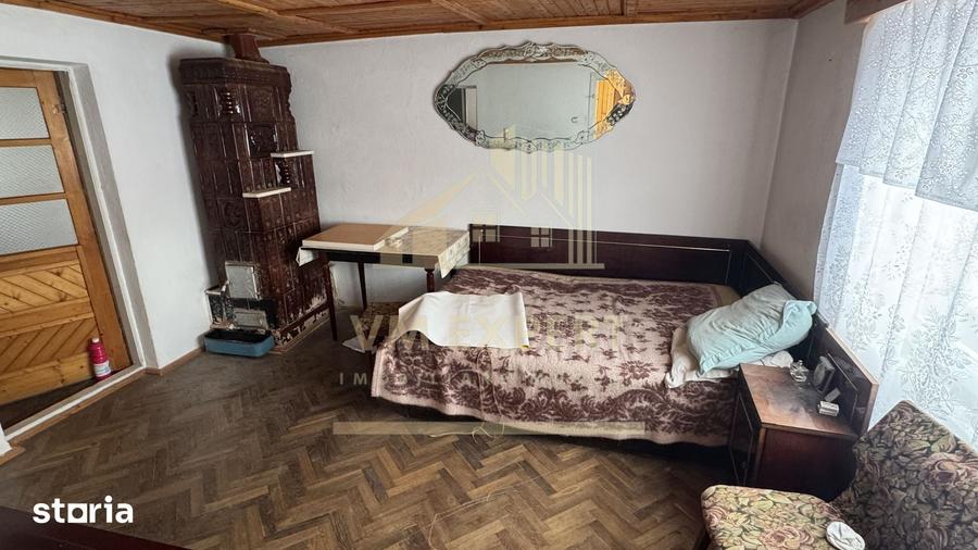 Casă cu 4 camere cu Teren 3038 Mp în Mălureni