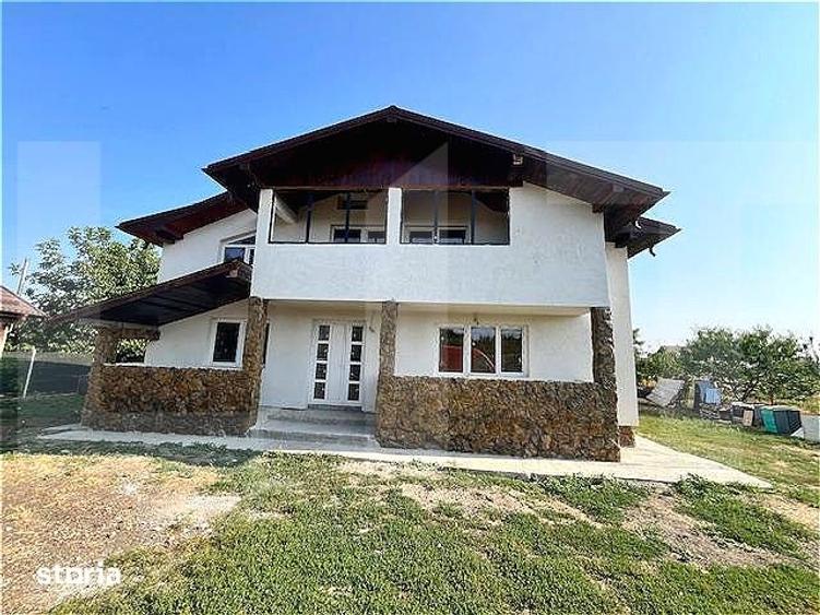 Casă cu 7 camere cu Teren 1200 Mp în Mihai Eminescu