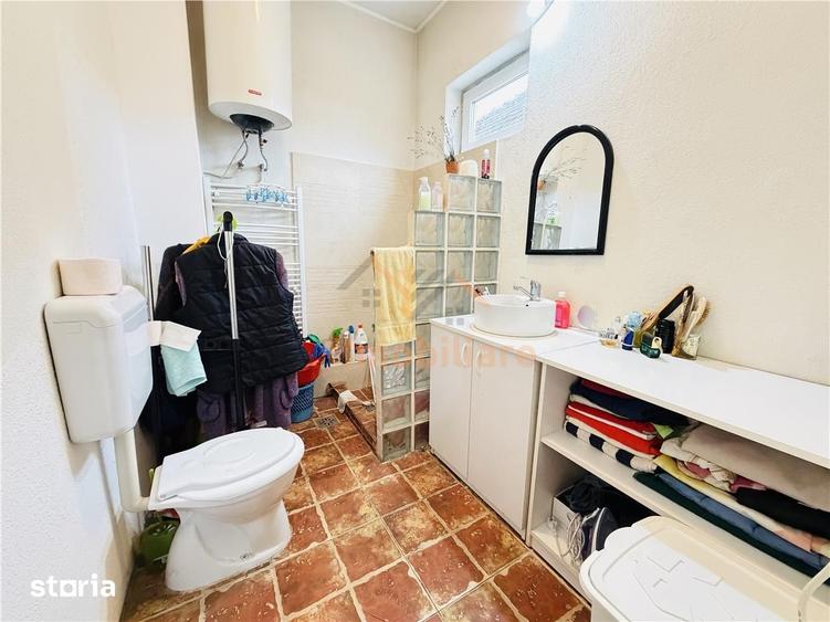 Casă cu 5 camere cu Teren 238 Mp în Central