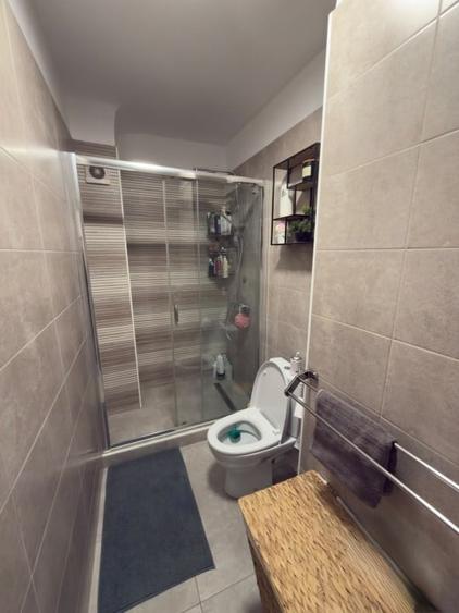 Apartament cu 2 camere decomandat, mobilat în Republicii