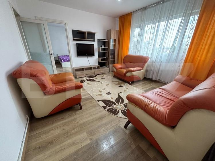 Apartament cu 3 camere decomandat, mobilat în Central
