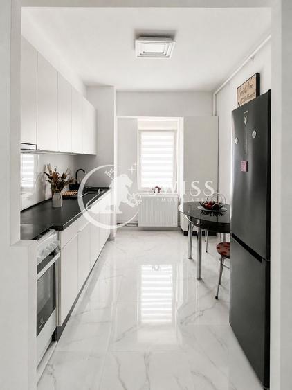 Apartament cu 2 camere semidecomandat, mobilat în Central