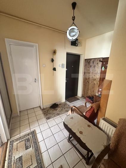 Apartament cu 3 camere decomandat, mobilat în Decebal