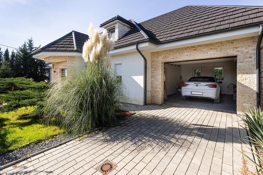 Casă individuală cu 4 camere cu Garaj în Tunari