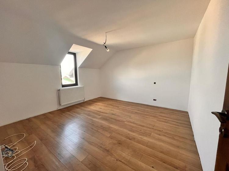 Casă cu 4 camere în Mănești