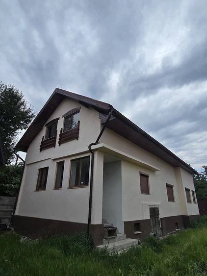 Casă cu Teren 2300 Mp în Peștișu Mare