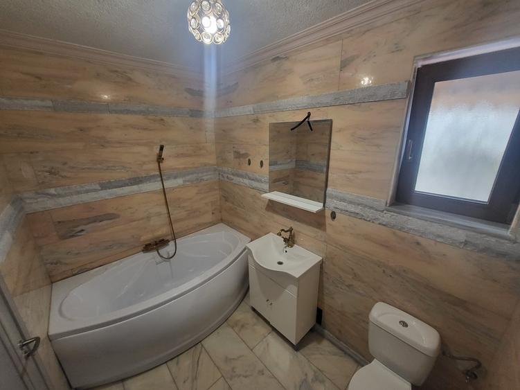 Duplex cu 4 camere cu Canalizare în Ghiroda