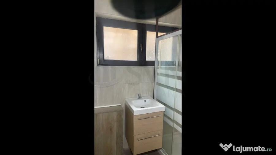 Garsonieră decomandată în Calea Victoriei