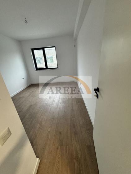 Casă individuală cu 4 camere cu Canalizare în Tunari