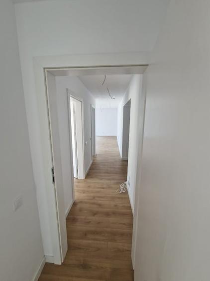 Apartament cu 3 camere decomandat în Calea Moldovei