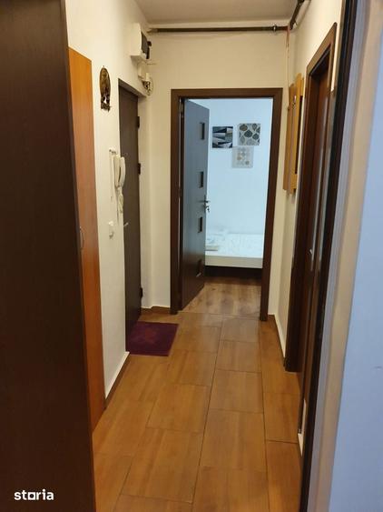 Apartament cu 3 camere semidecomandat în Tomis II
