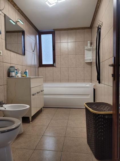 Casă individuală cu 5 camere cu Canalizare în Km 5