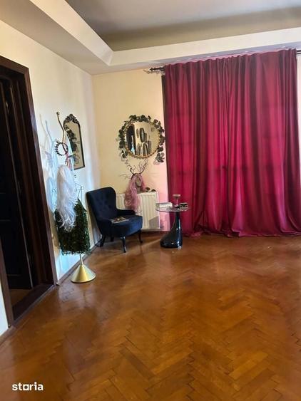 Apartament cu 5 camere în Centrul Civic
