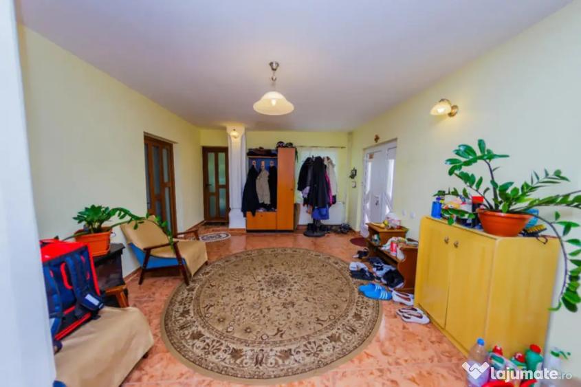Casă cu 5 camere cu Teren 1310 Mp în Central