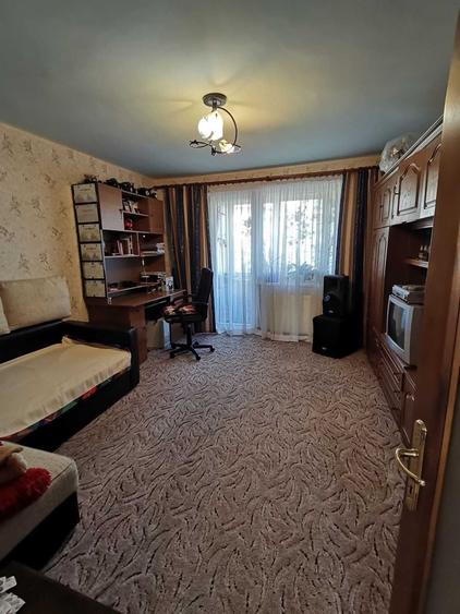 Apartament cu 4 camere decomandat în Central