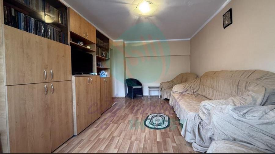 Apartament cu 3 camere decomandat în Obor