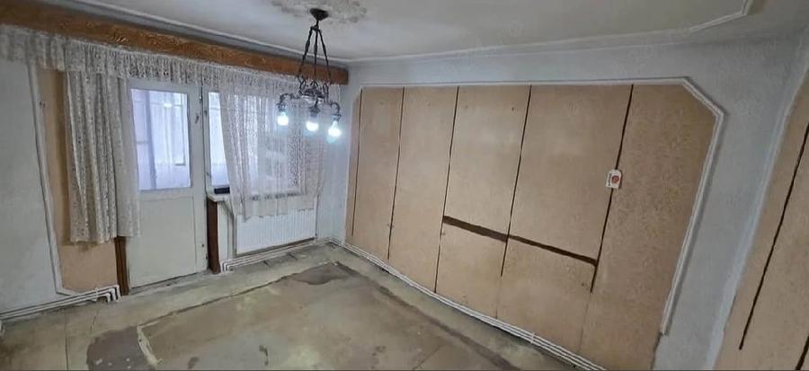 Apartament cu 3 camere decomandat în Gară