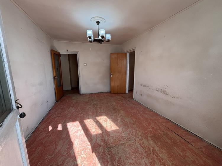 Apartament cu 2 camere semidecomandat în Tei