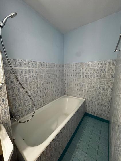 Apartament cu 3 camere decomandat în Podul de Fier
