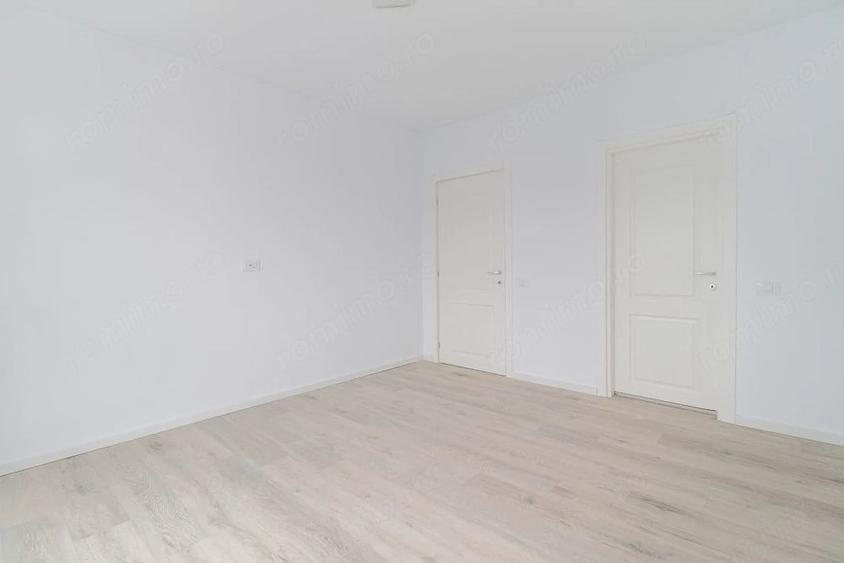 Apartament cu 5 camere semidecomandat în 1 Decembrie