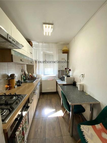 Apartament cu 3 camere semidecomandat în Central