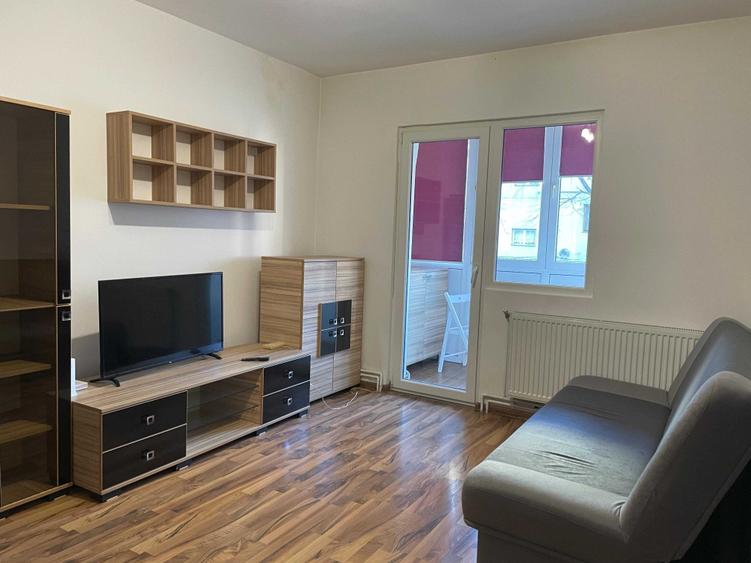 Apartament cu 2 camere semidecomandat în Exterior Vest