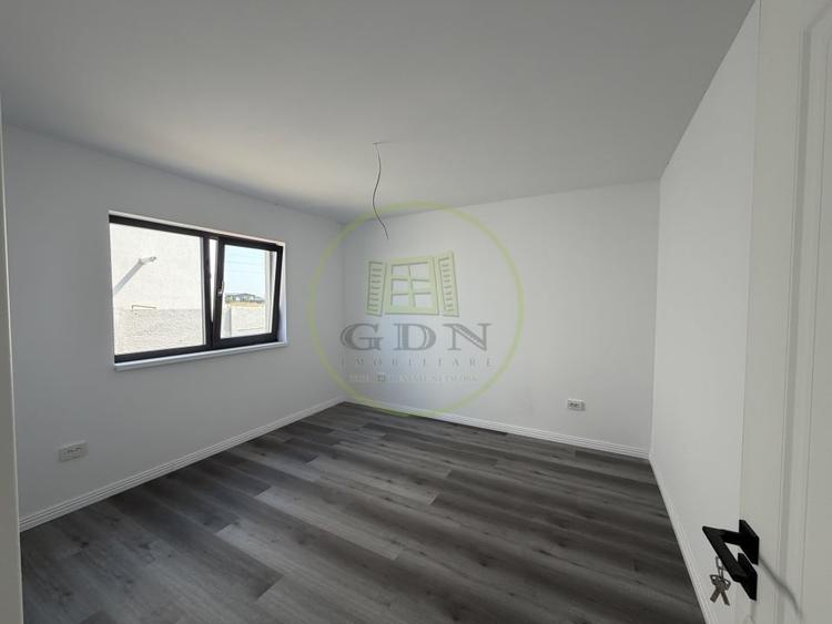 Casă individuală cu 4 camere cu Canalizare în Cârcea