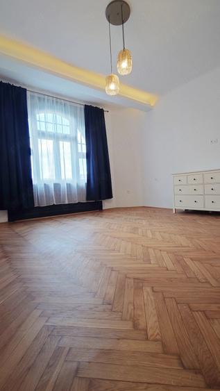 Apartament cu 3 camere semidecomandat în Central