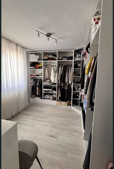 AP. 4 CAMERE - LA VILA, CENTRALA PROPRIE, CURTE, BUCATARIE INCHISA - 6