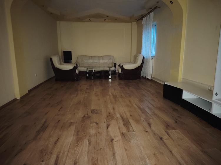 Casă cu 4 camere cu Teren 290 Mp în Central