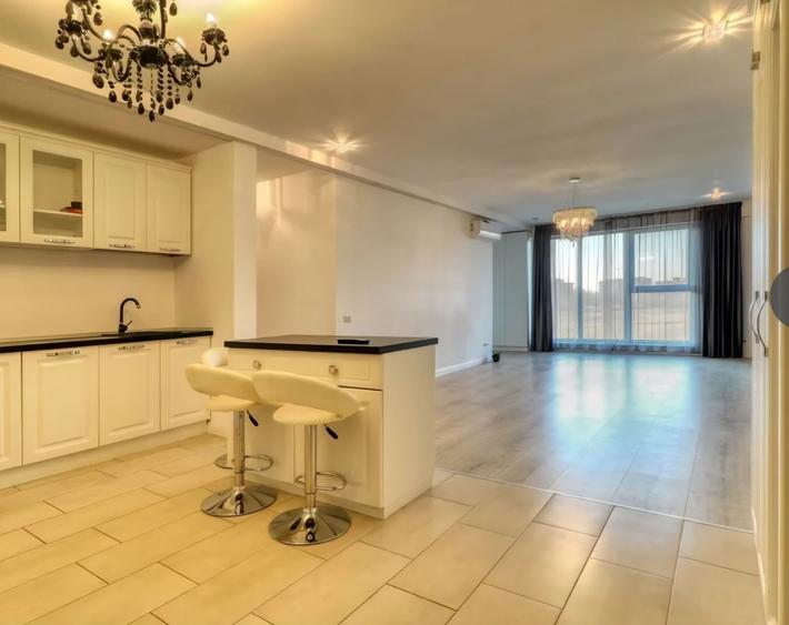 Apartament cu 3 camere decomandat în Sisești