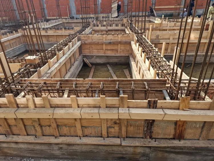 Casă cu 6 camere cu Teren 580 Mp în Chiajna