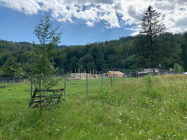 Teren de 1400 mp, în Măneciu