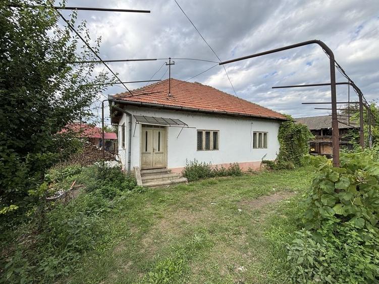 Casă cu 4 camere în Gura Bâscei