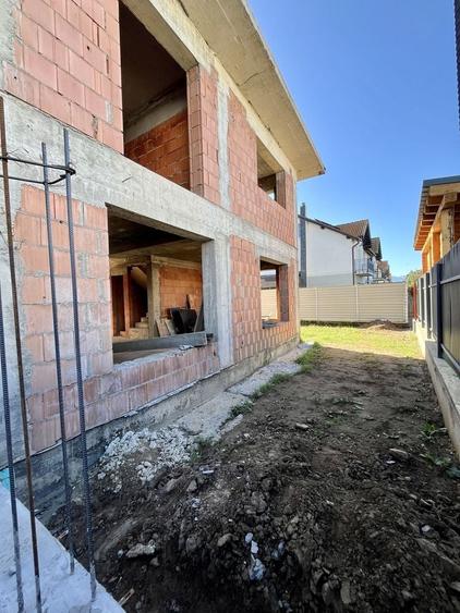 Casă cu 4 camere în Șelimbăr