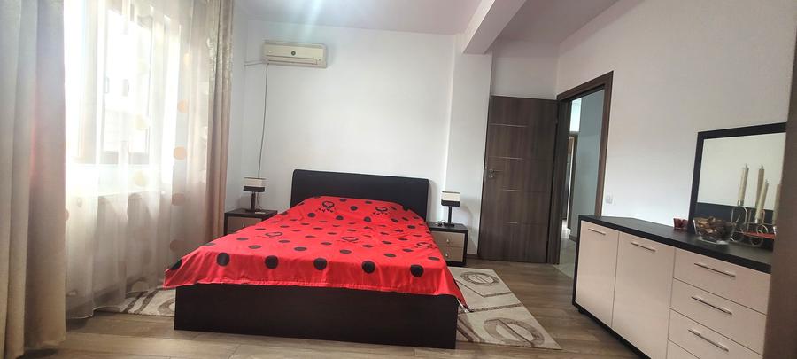Penthouse cu 3 camere decomandat în Titan