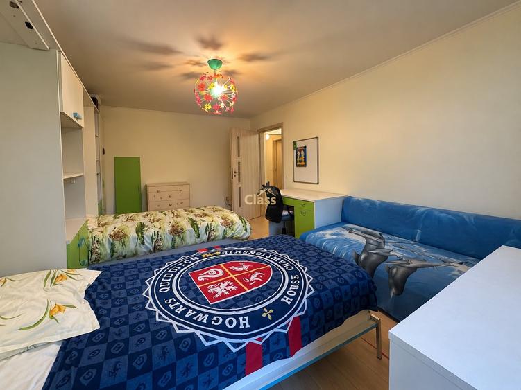 Apartament cu 4 camere decomandat, mobilat în Plopilor