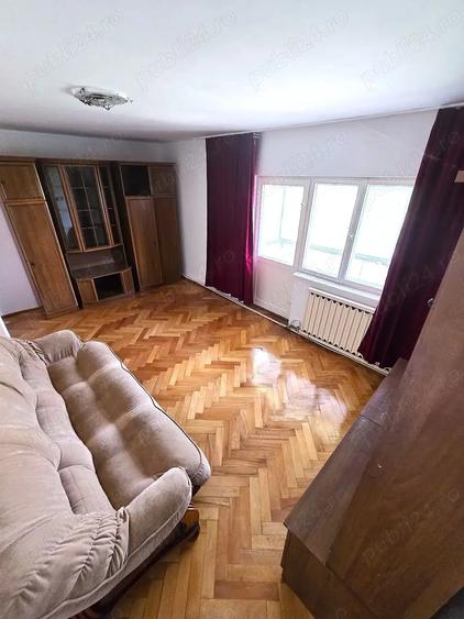 Apartament cu 3 camere decomandat în Micro 17