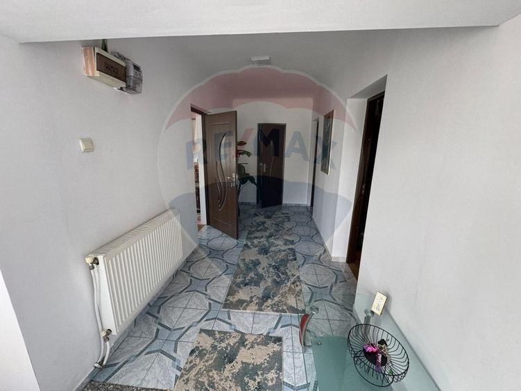 Casă individuală cu 2 camere cu Teren 950 Mp în Periferie