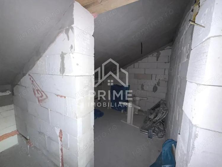 Casă cu 5 camere cu Teren 1800 Mp în Stremț