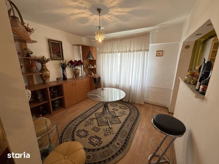 Apartament cu 5 camere decomandat în Exterior Vest