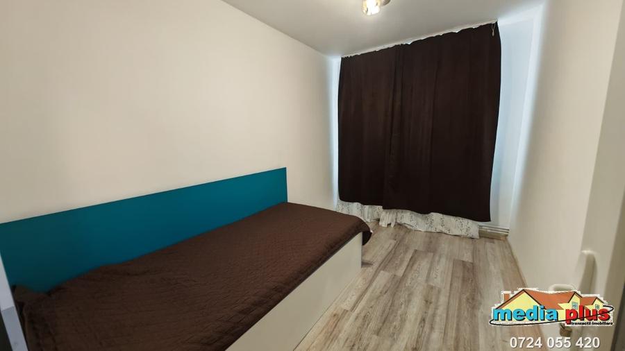 Apartament cu 3 camere decomandat în Micro 17