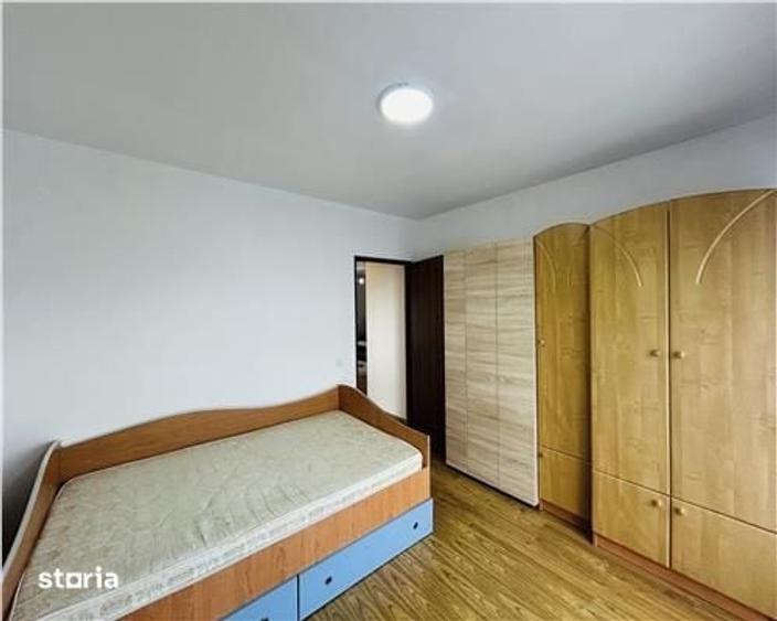 Apartament cu 3 camere semidecomandat în Tineretului