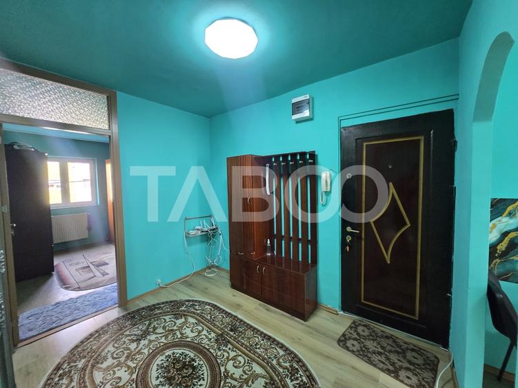 Apartament cu 3 camere decomandat, mobilat în Vasile Aaron