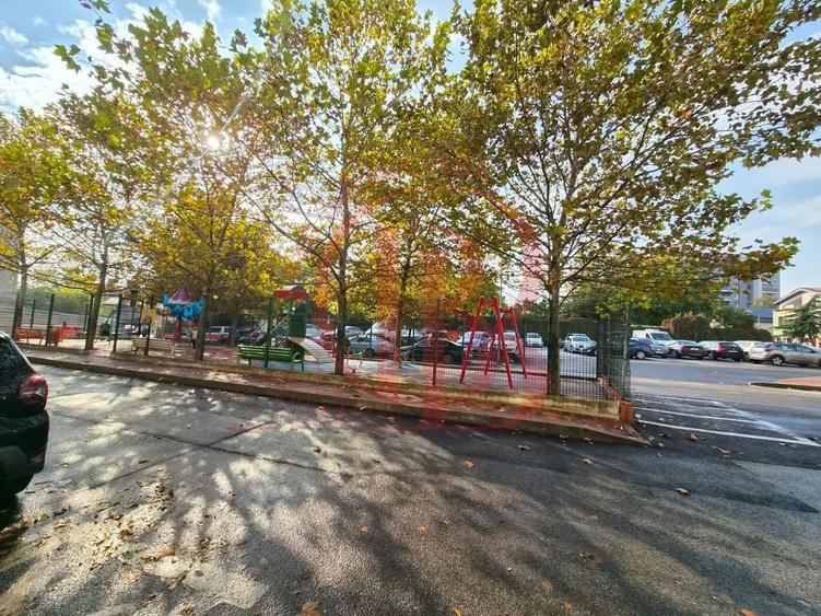Apartament cu 3 camere decomandat, mobilat în Vitan