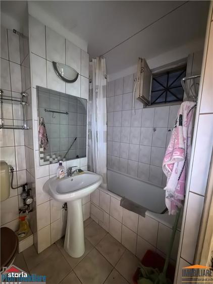 Apartament cu 3 camere decomandat, mobilat în Circumvalațiunii