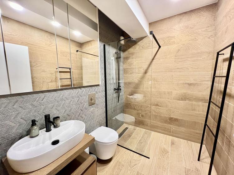 Apartament cu 3 camere, mobilat în Băneasa