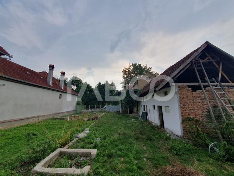 Casă individuală cu 3 camere cu Canalizare în Mândra