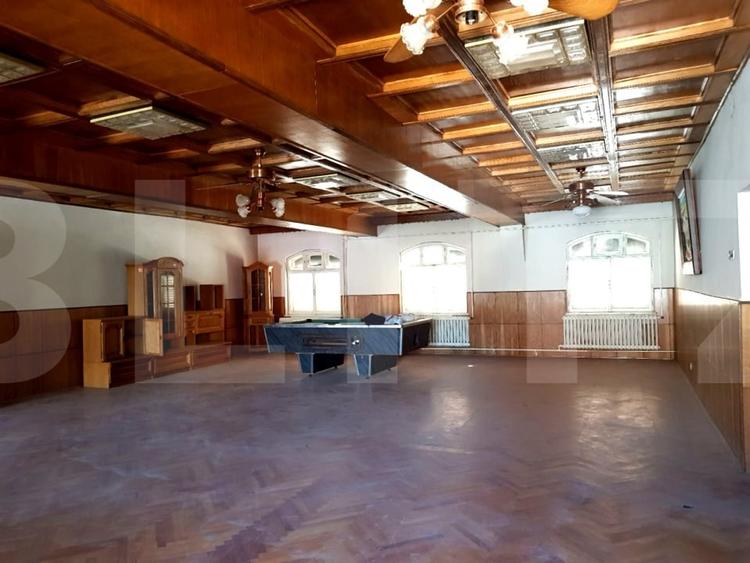 Spațiu comercial, de 594 mp, în Ozun